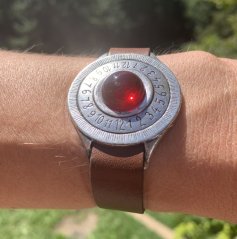 Ragalaxys náramkové sluneční hodiny Tempus - červený kámen - velikost L